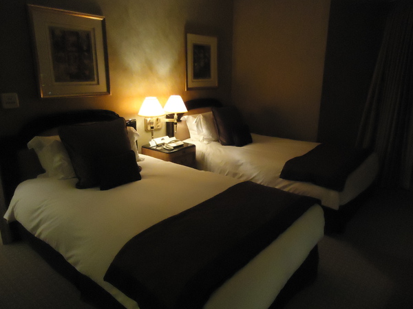 横浜ロイヤルパークホテルのエグゼクティブスイートルームのベッドルーム