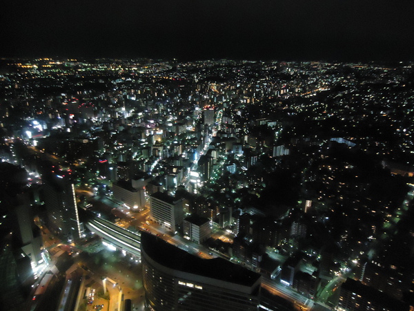 横浜ロイヤルパークホテルのエグゼクティブスイートルームからの夜景